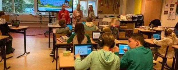 Foto: kinderen doen de online escaperoom over diabetes in de klas