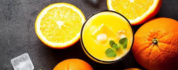 Foto sinaasappels en sinaasappelsap of te wel vruchtensuikers