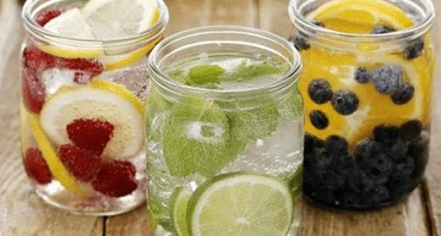 Fruitwater met citroen en munt