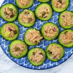 Kom­kommer toastje met tonijn­salade