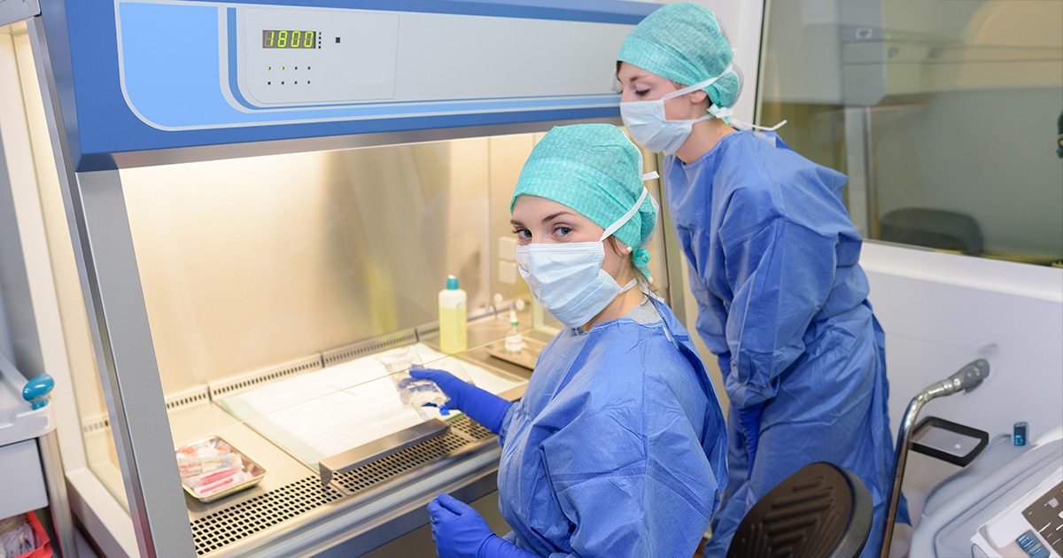 Onderzoekers in lab