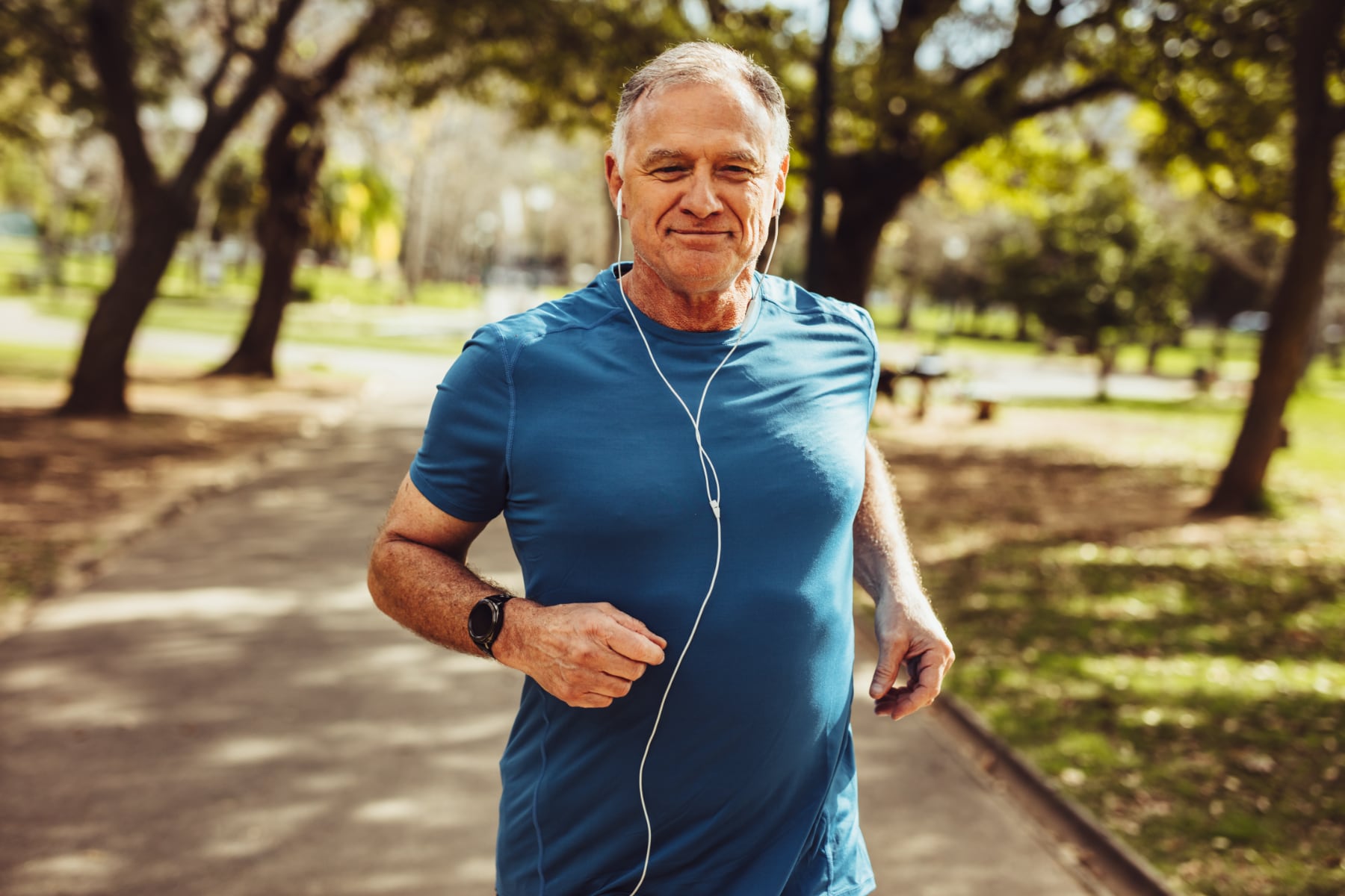 Man joggend in de buitenlucht