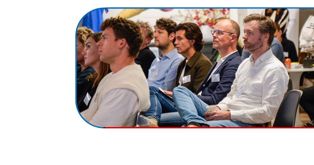 Gezonde businesclub event 2024 deelnemers luisteren aandachtig