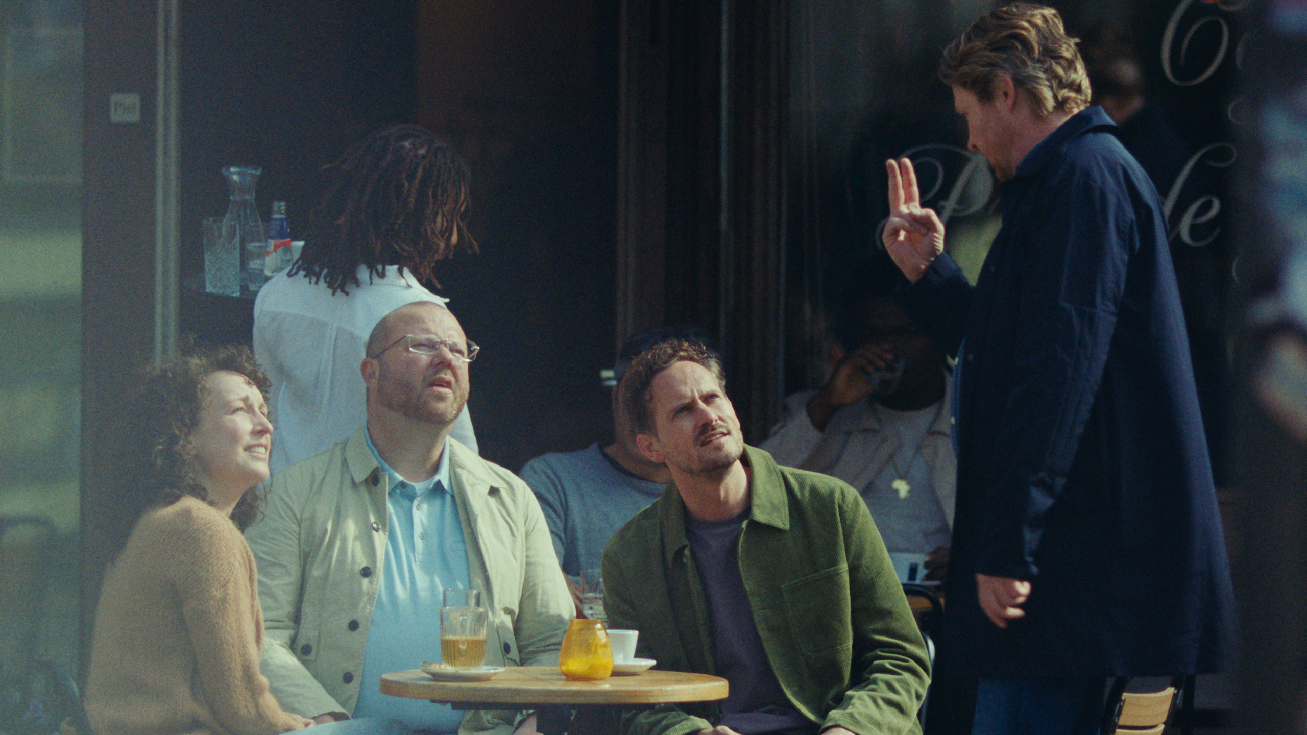 'Meneer diabetes' spreekt mensen aan op een terras