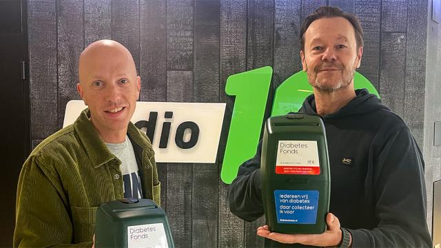 Radio 10 DJ in actie voor het Diabetes Fonds met collectebus