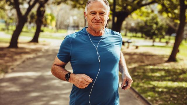 Man joggend in de buitenlucht