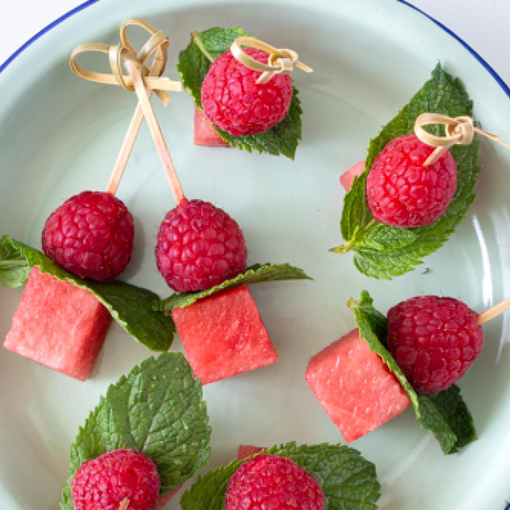 Watermeloen- framboosspiesjes