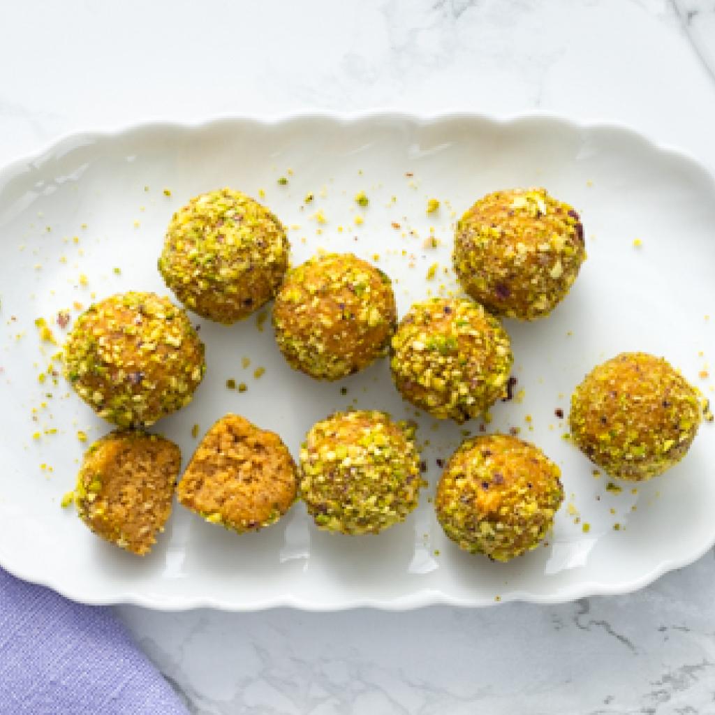 Mangoballetjes met pistache.