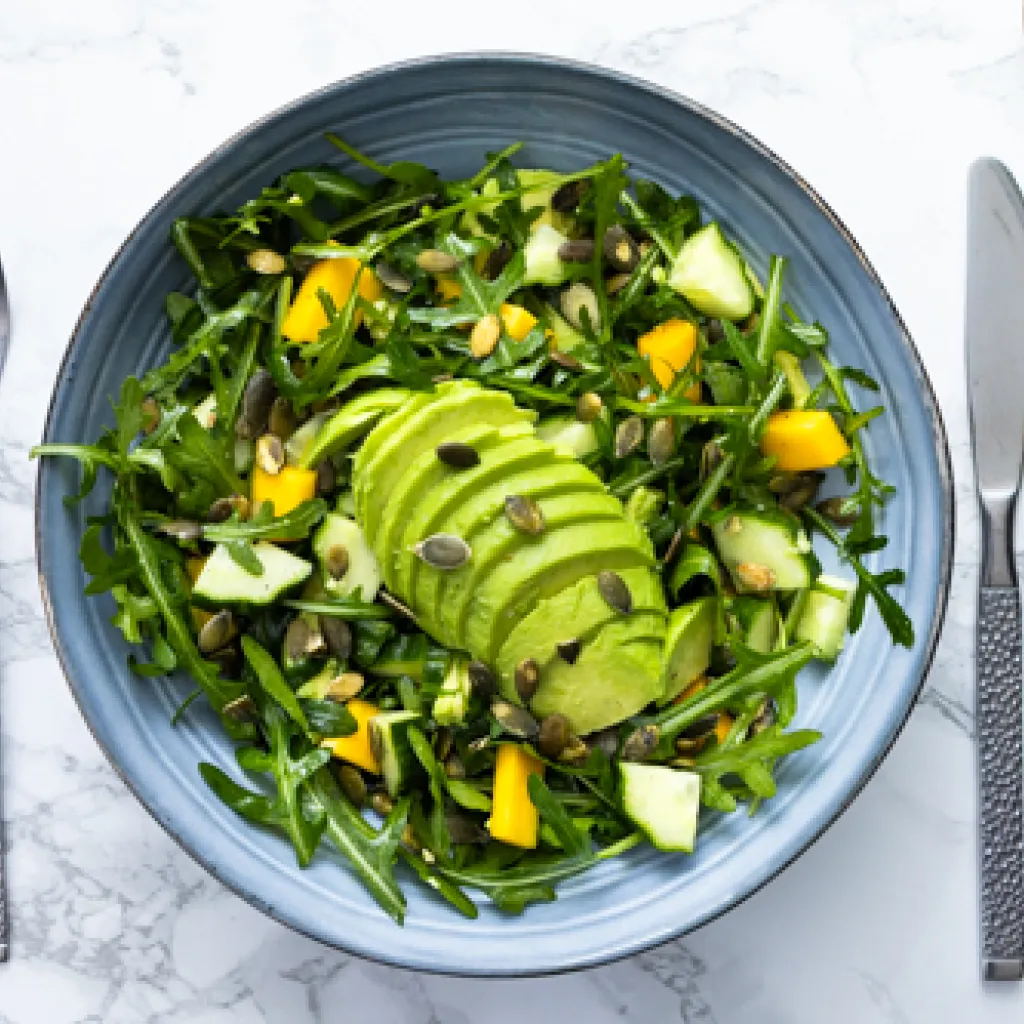Salade met mango en avocado