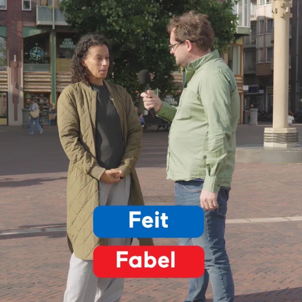 Wetenschapsjournalist Diederik Jekel legt stellingen voor aan voorbijgangers