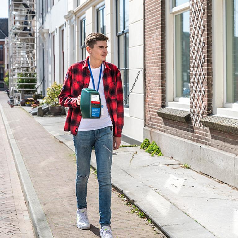 Nika collecteert huis aan huis voor het Diabetes Fonds