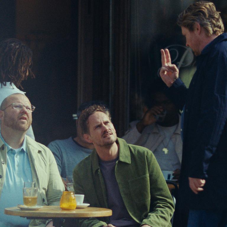 'Meneer diabetes' spreekt mensen aan op een terras