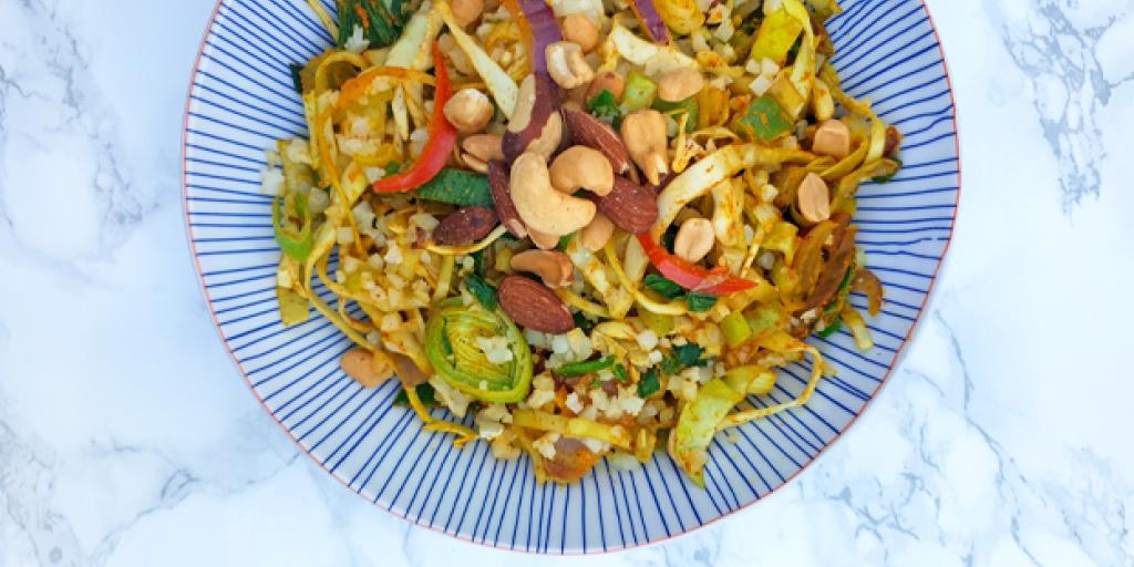 Koolhydraatarme nasi, een kruidige bloemkoolrijstschotel