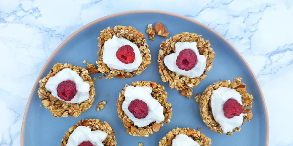 Notencups met kwark en framboos