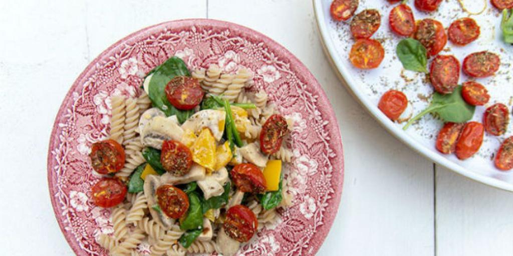 Fusilli met oventomaatjes