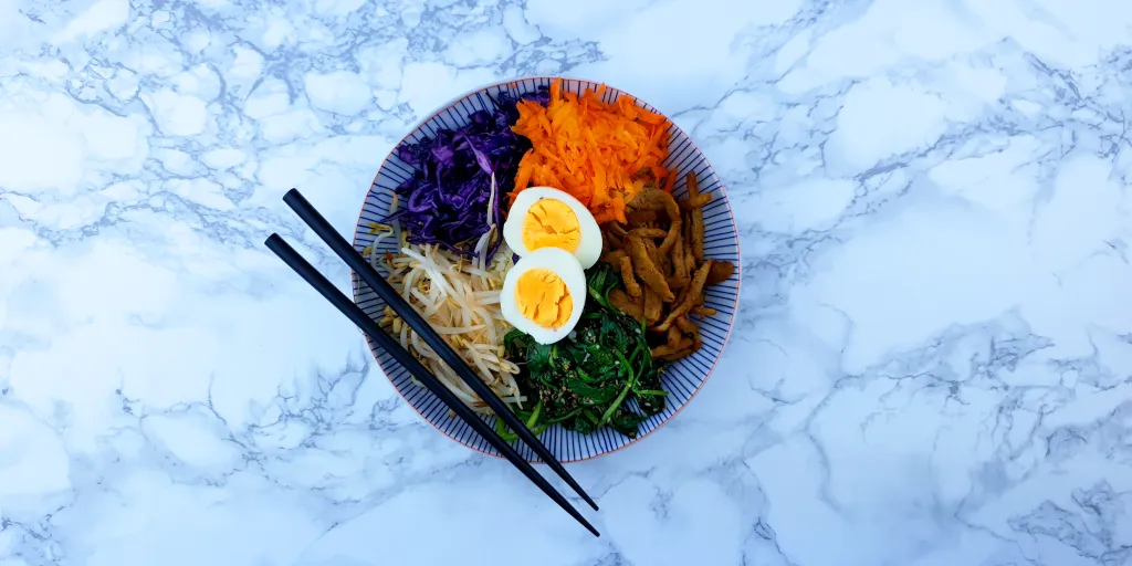 Aziatische bowl met bloemkoolrijst
