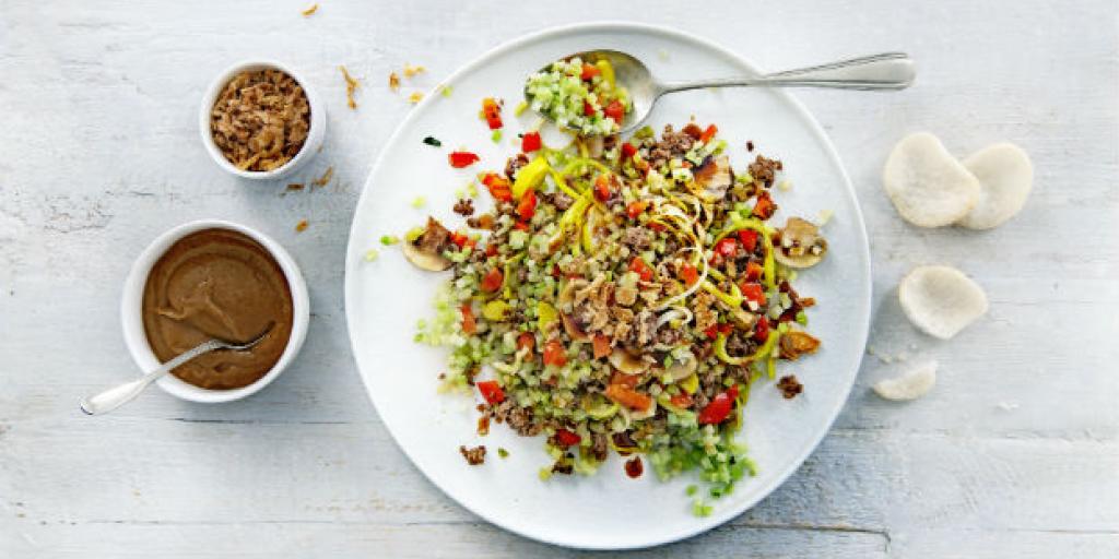 Nasi van broccolirijst met champignons