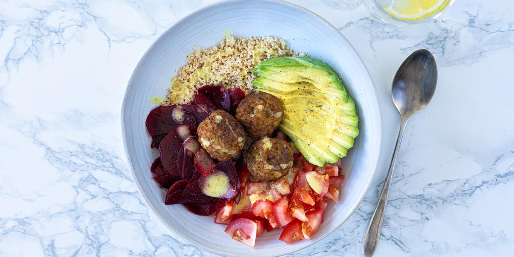Couscous met falafel en rode biet