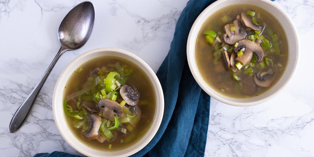 Heldere champignonsoep