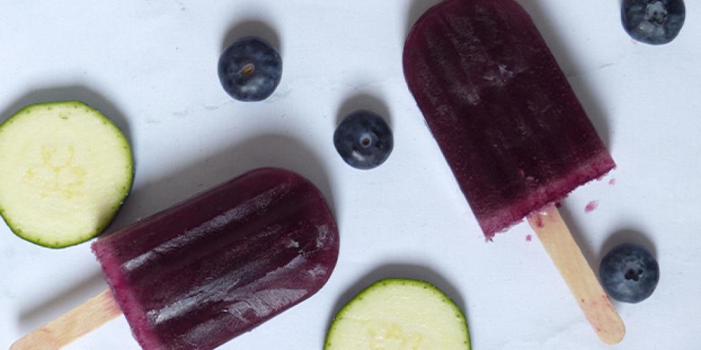 IJsje met courgette en blauwe bessen