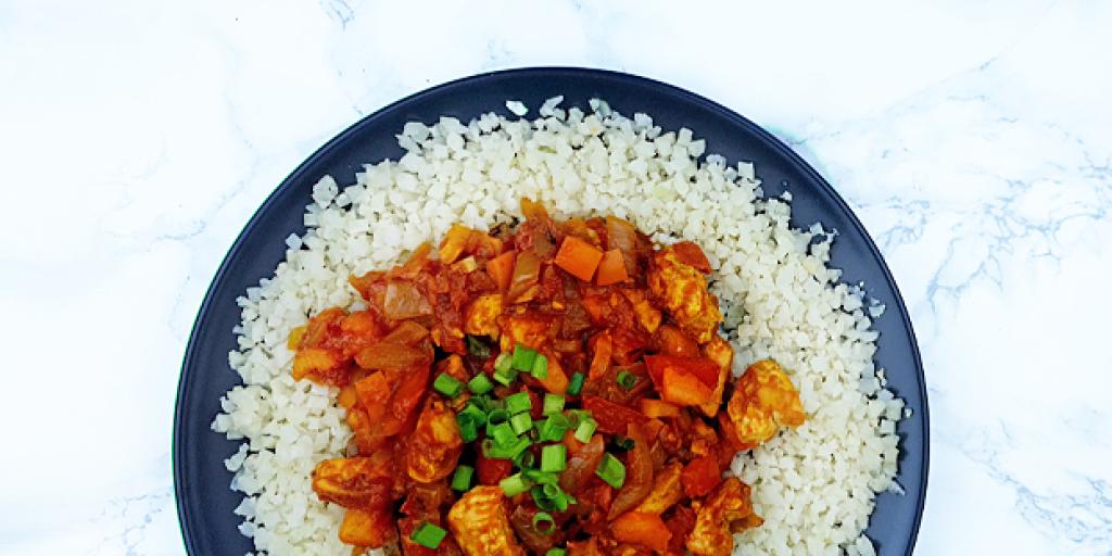 Kip jambalaya met bloemkoolrijst