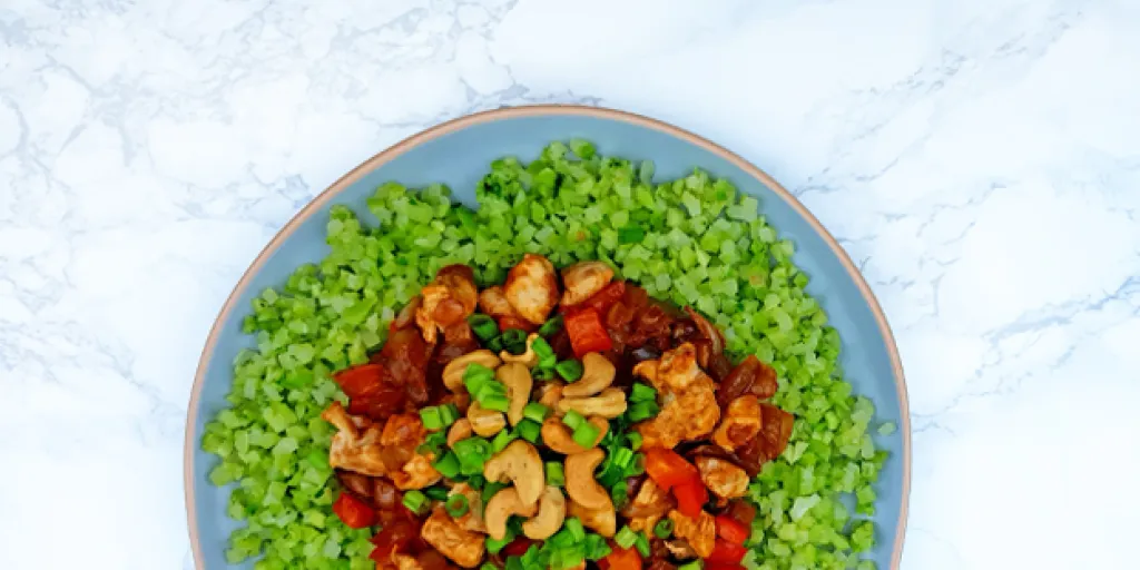 Kip siam met broccolirijst