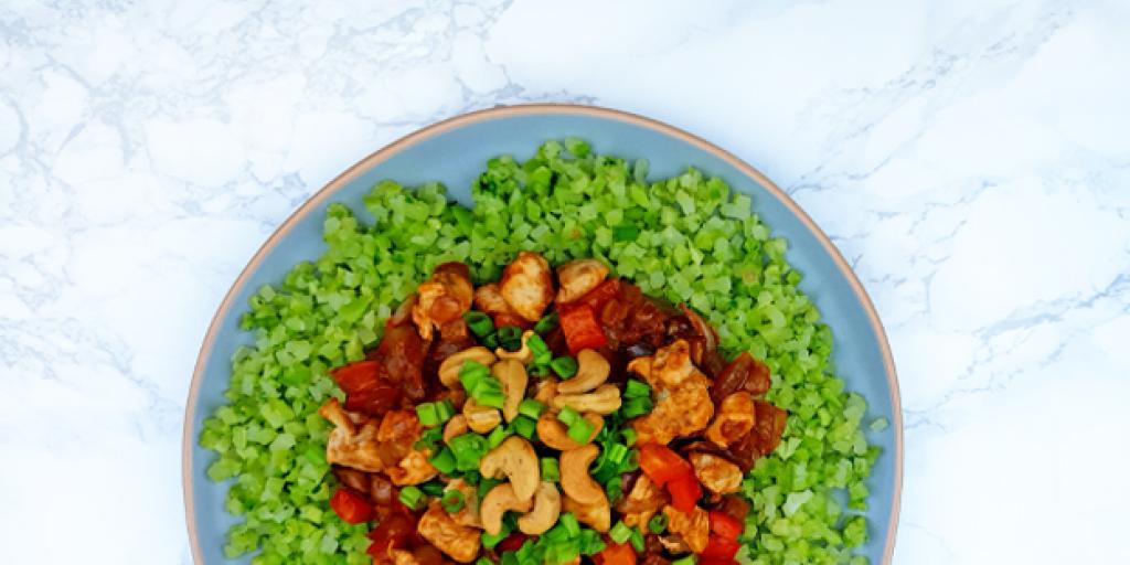 Kip siam met broccolirijst