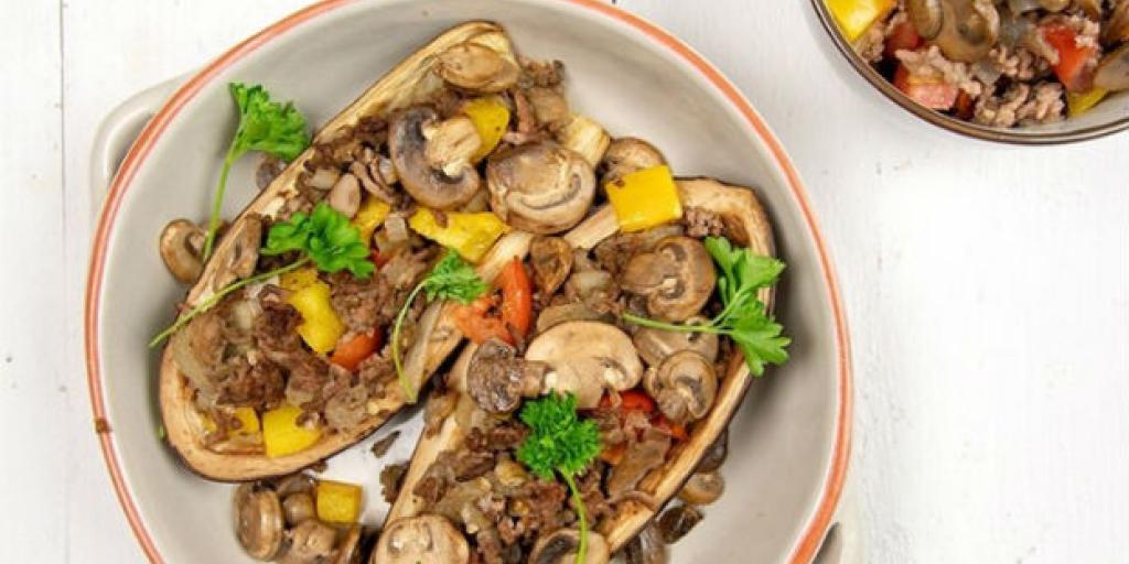 Koolhydraatarme gevulde aubergine