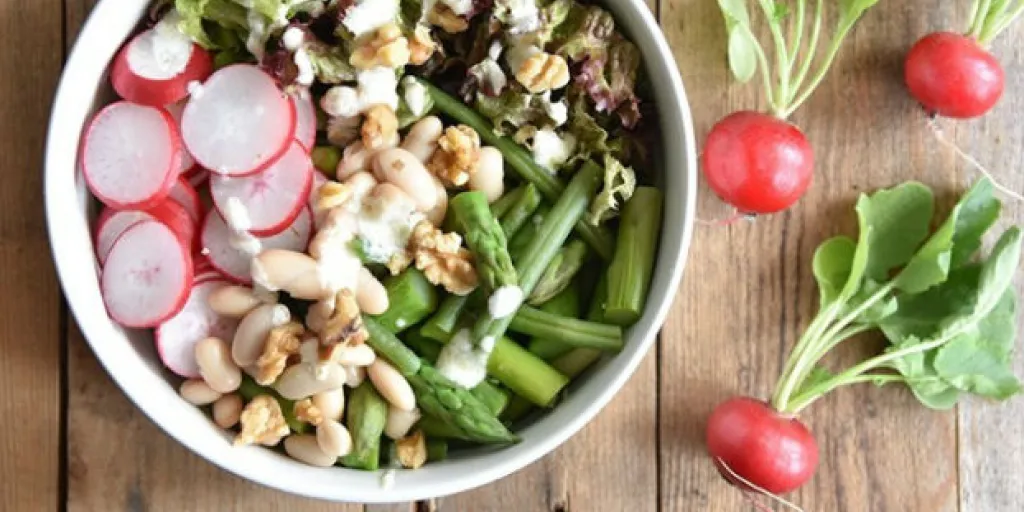 Lentesalade met groene asperges