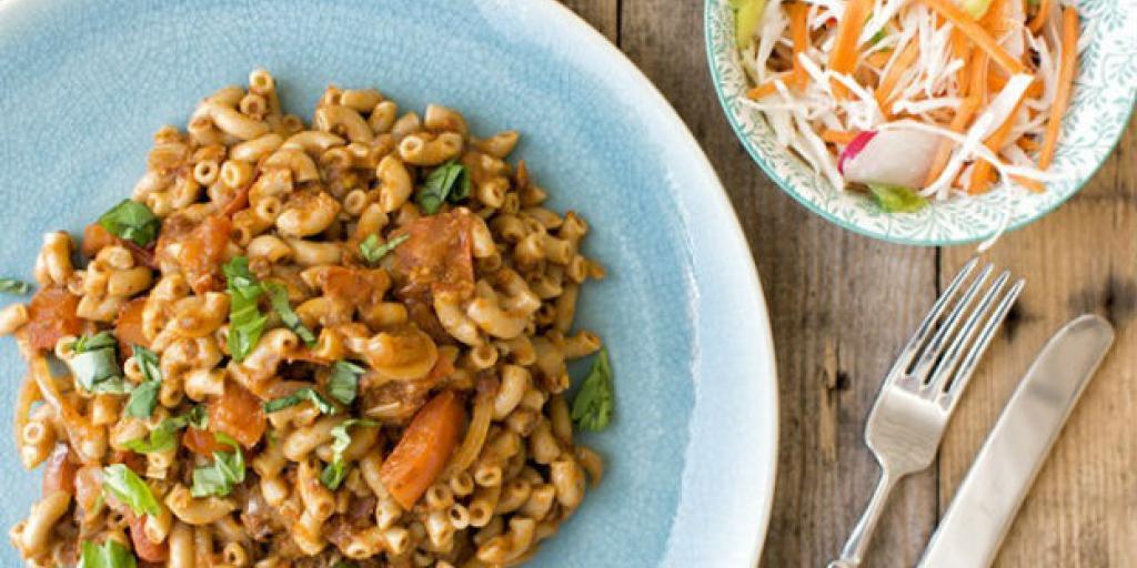 Volkoren macaroni met pesto rosso