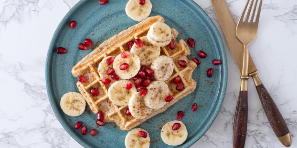 Ontbijtwafels met granaatappel