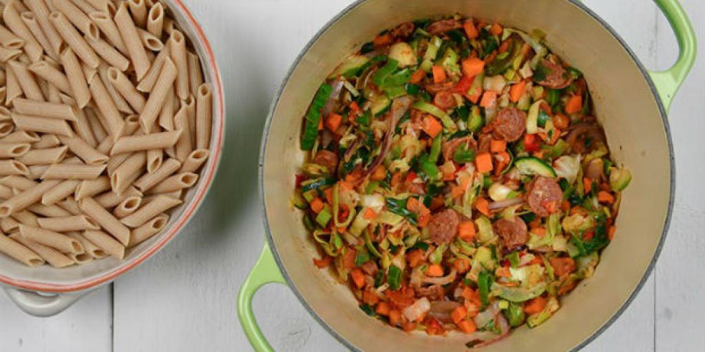 Penne met paprika worst