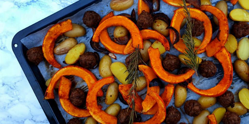 Ovenschotel met pompoen en vegetarische balletjes