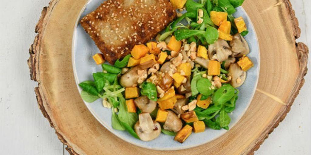 Soukaburger met veldsla