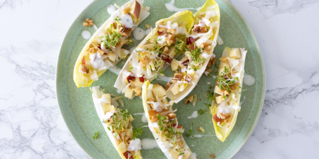 Witlofschuitjes met appel en walnoten