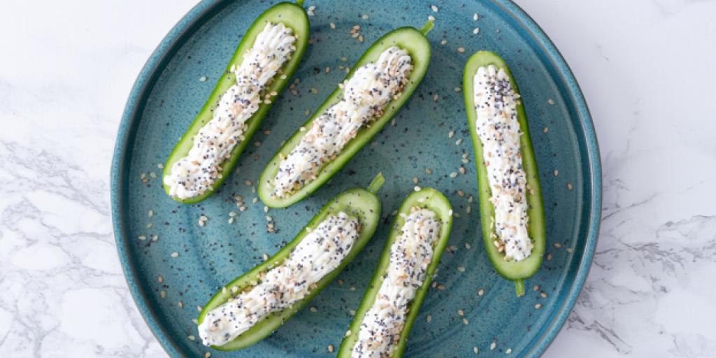 Komkommerbootjes met zuivelspread