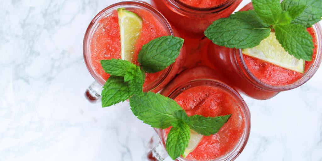 Watermeloen-limoen mocktail