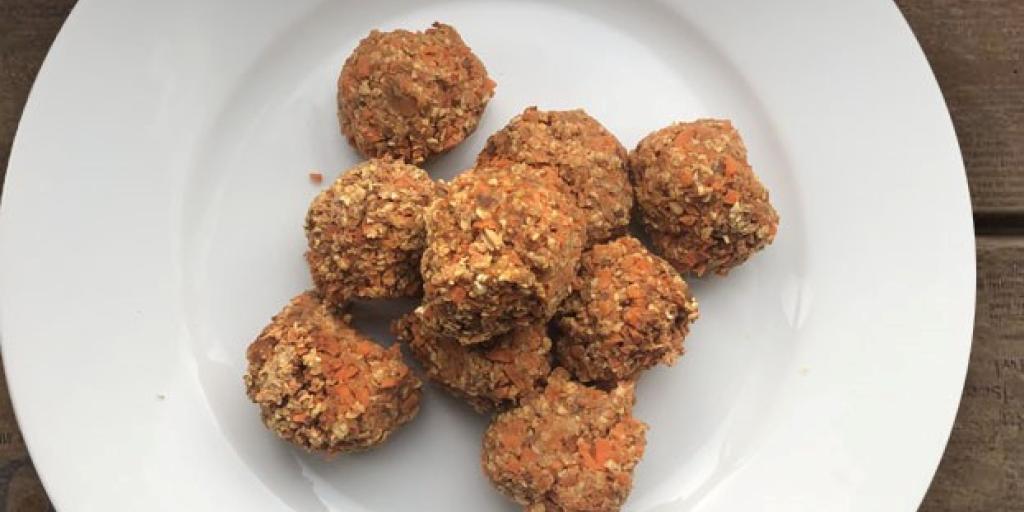 Foto havermout-wortelballetjes