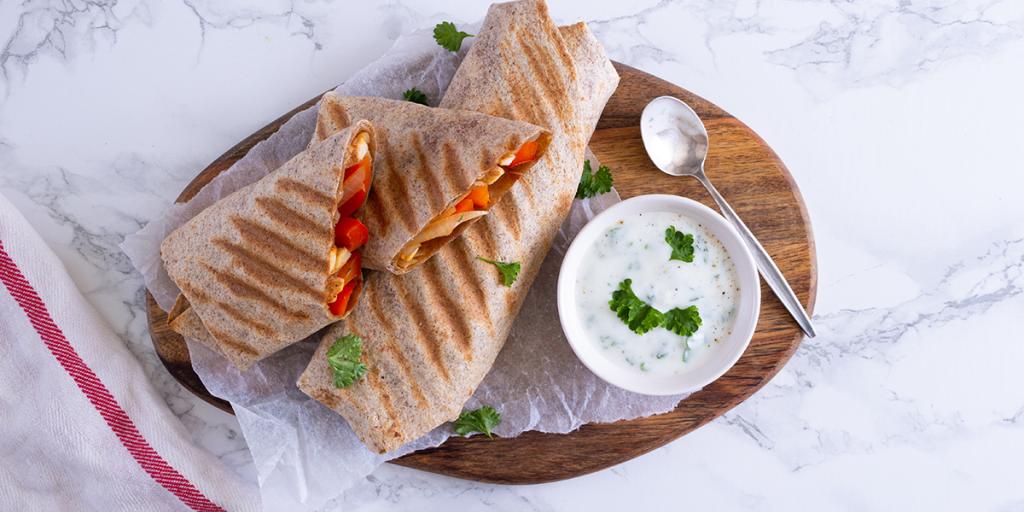 Krokante wrap met kip en paprika