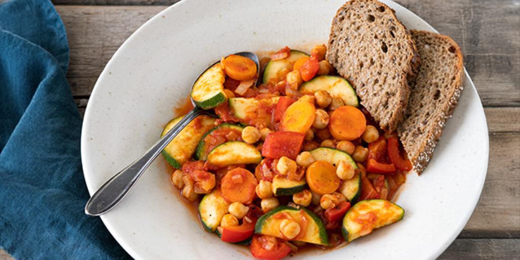 Groentestoofschotel met kikkererwten