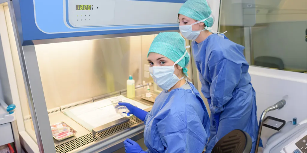 Onderzoekers in lab