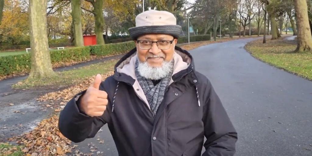 Man aan het wandelen