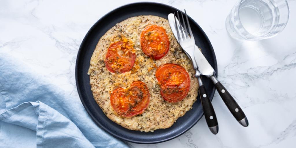 Hartige pannenkoek met kaas en tomaat