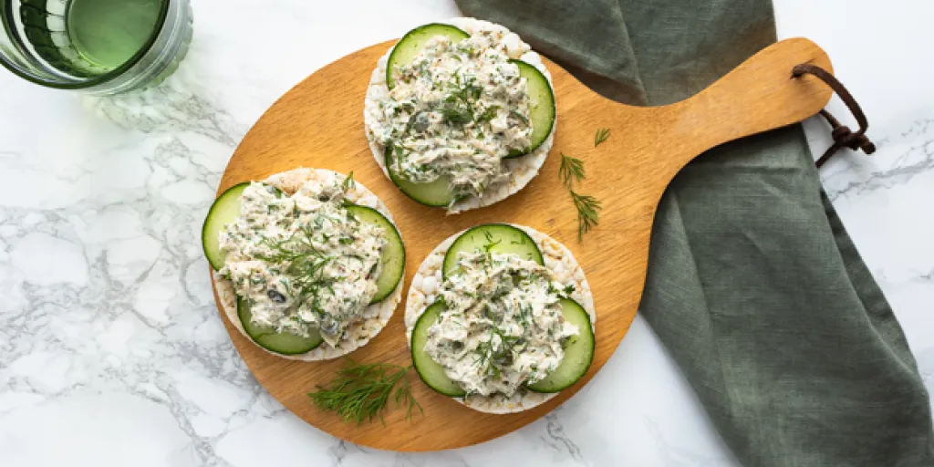 Rijstwafel met makreelsalade