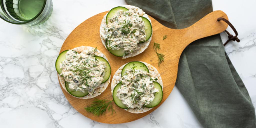 Rijstwafel met makreelsalade