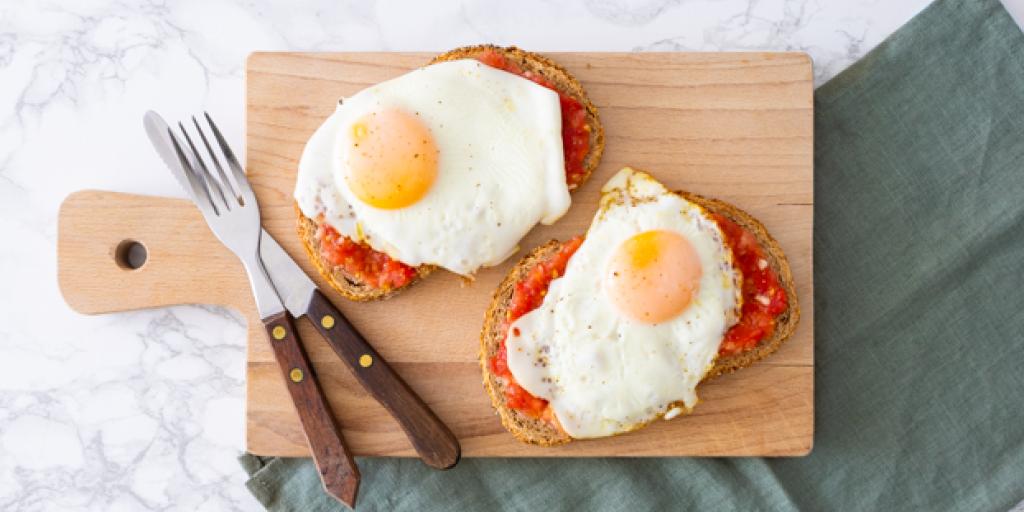 Broodje ei met tomaat