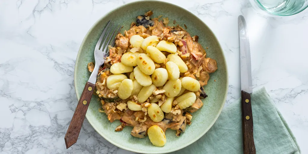 Gebakken gnocchi met romige tomatensaus