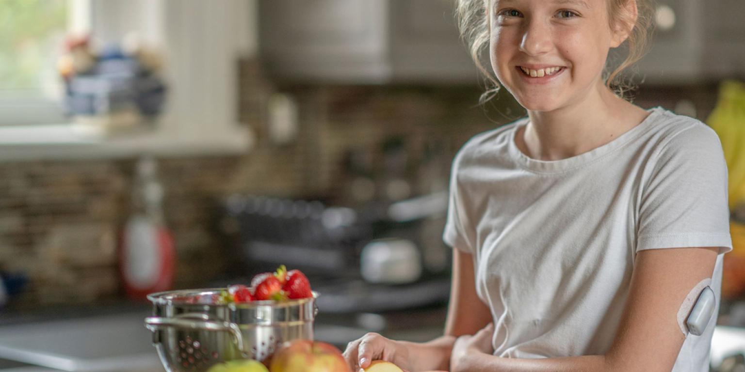 Soorten diabetes: meisje aan de eettafel