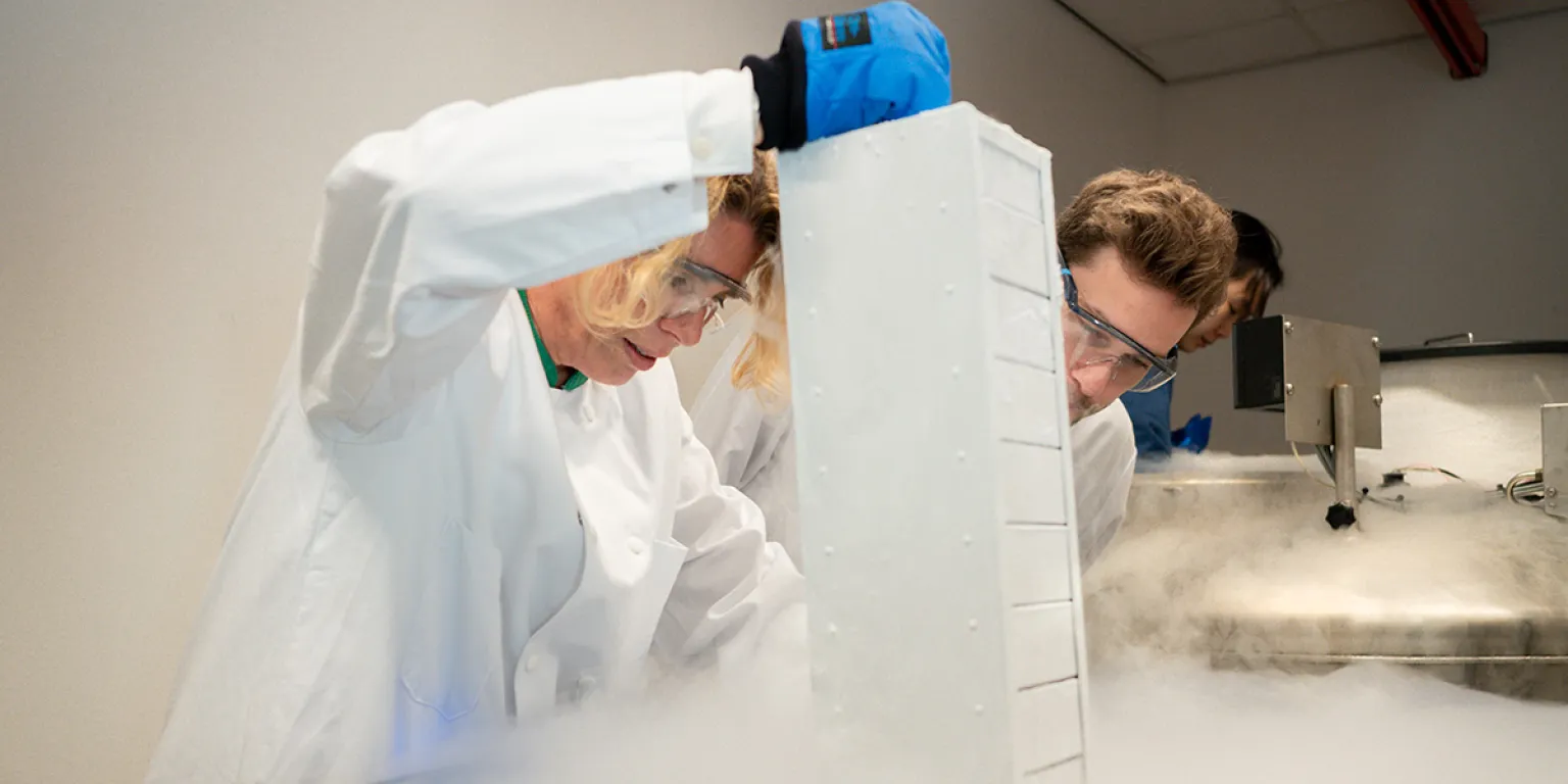 Onderzoekers Cure One halen materiaal uit stikstof