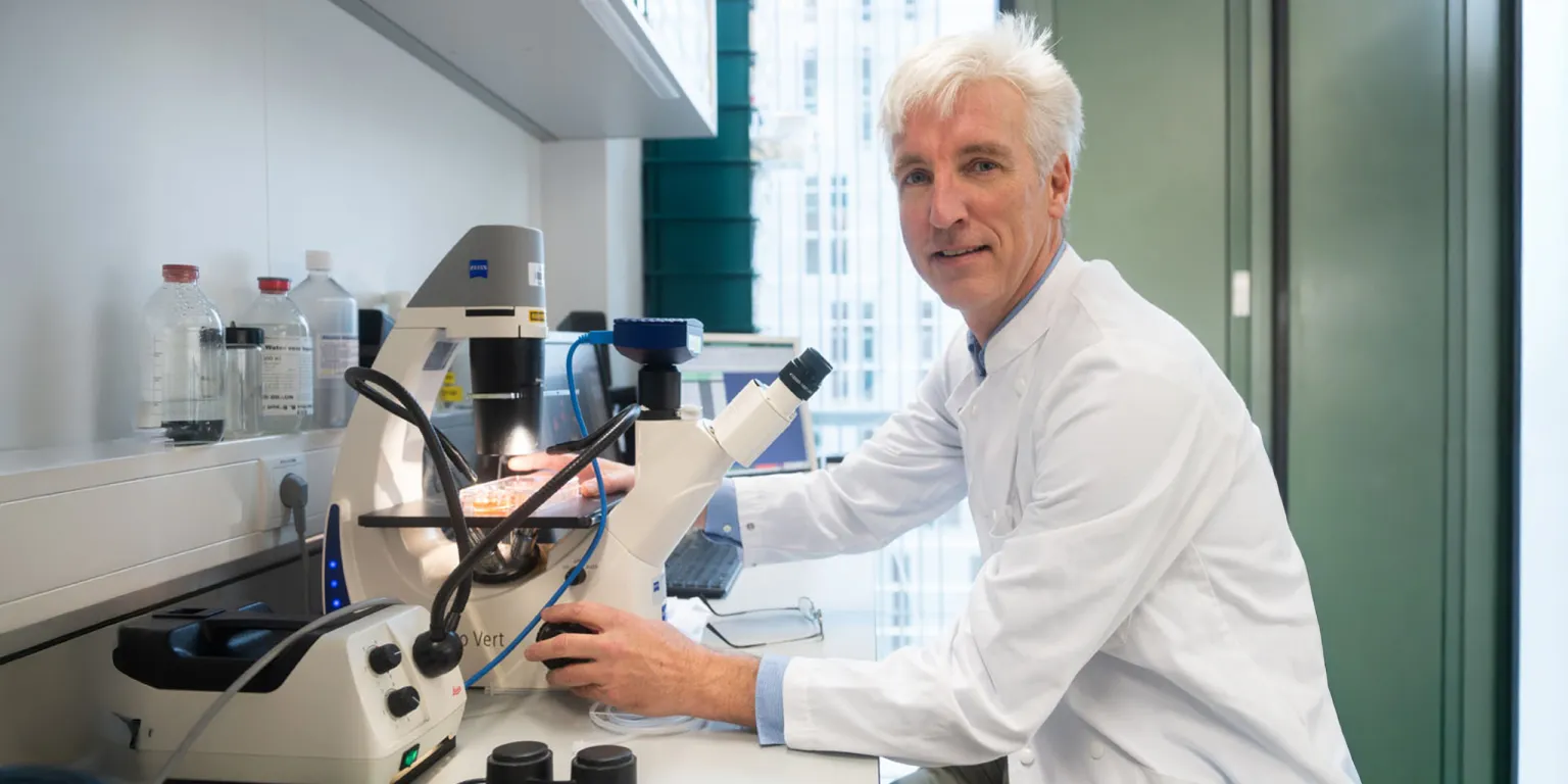 Cure One, prof dr. Eelco de Koning